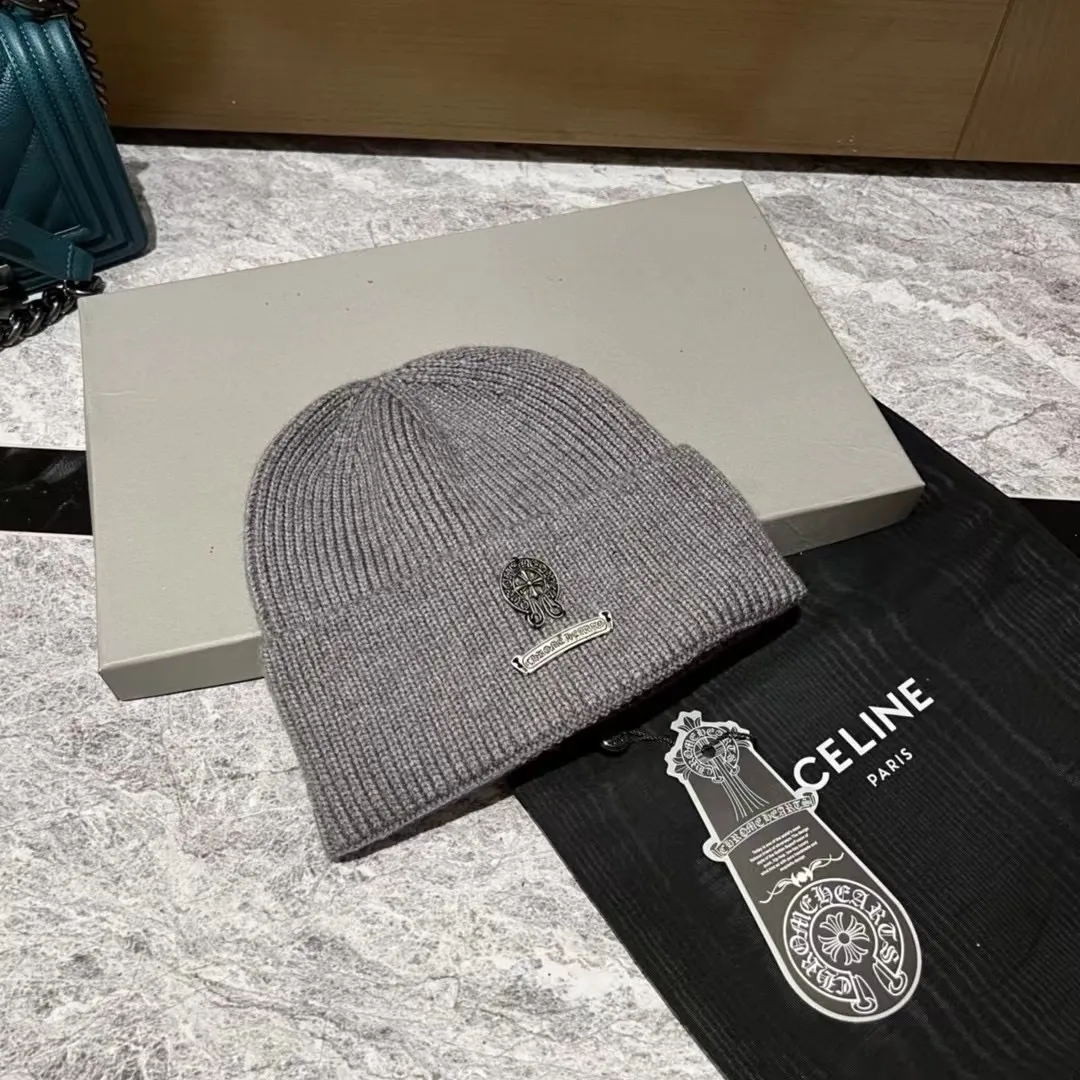 Crow Heart cashmere knitted hat